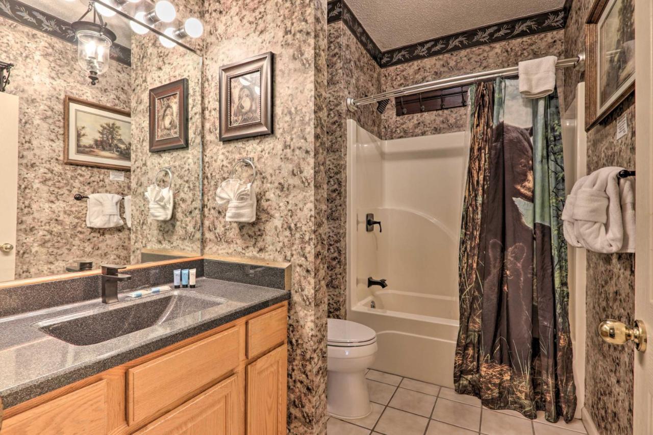 Eclectic Cabin With Hot Tub 1 Mi To Ober Gatlinburg Exterior photo